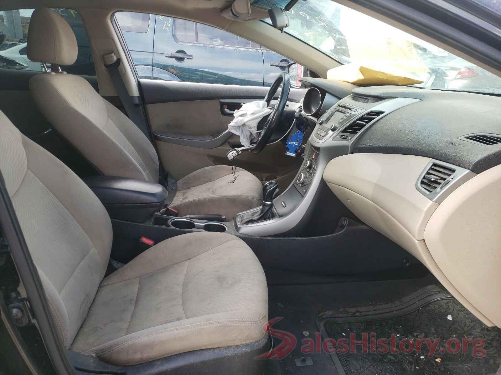 5NPDH4AE8GH679945 2016 HYUNDAI ELANTRA