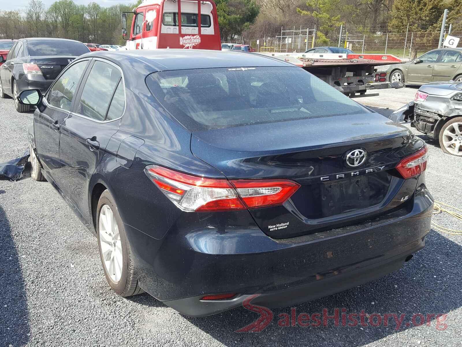 4T1B11HK2JU631176 2018 TOYOTA CAMRY