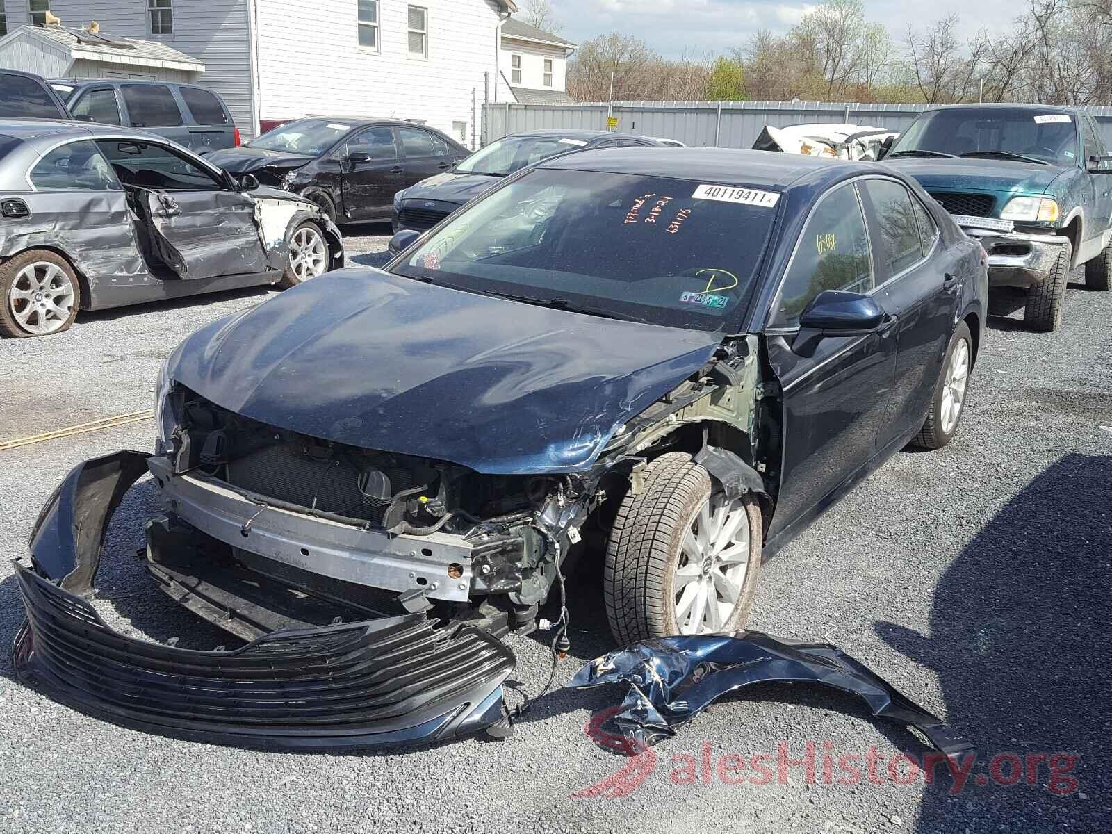 4T1B11HK2JU631176 2018 TOYOTA CAMRY