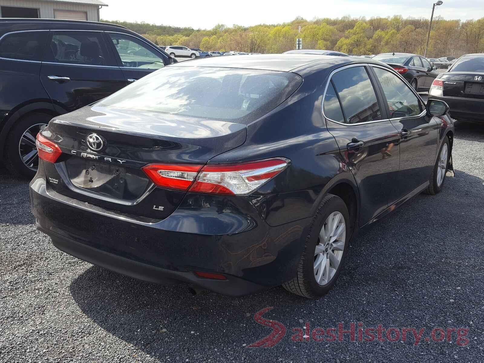 4T1B11HK2JU631176 2018 TOYOTA CAMRY