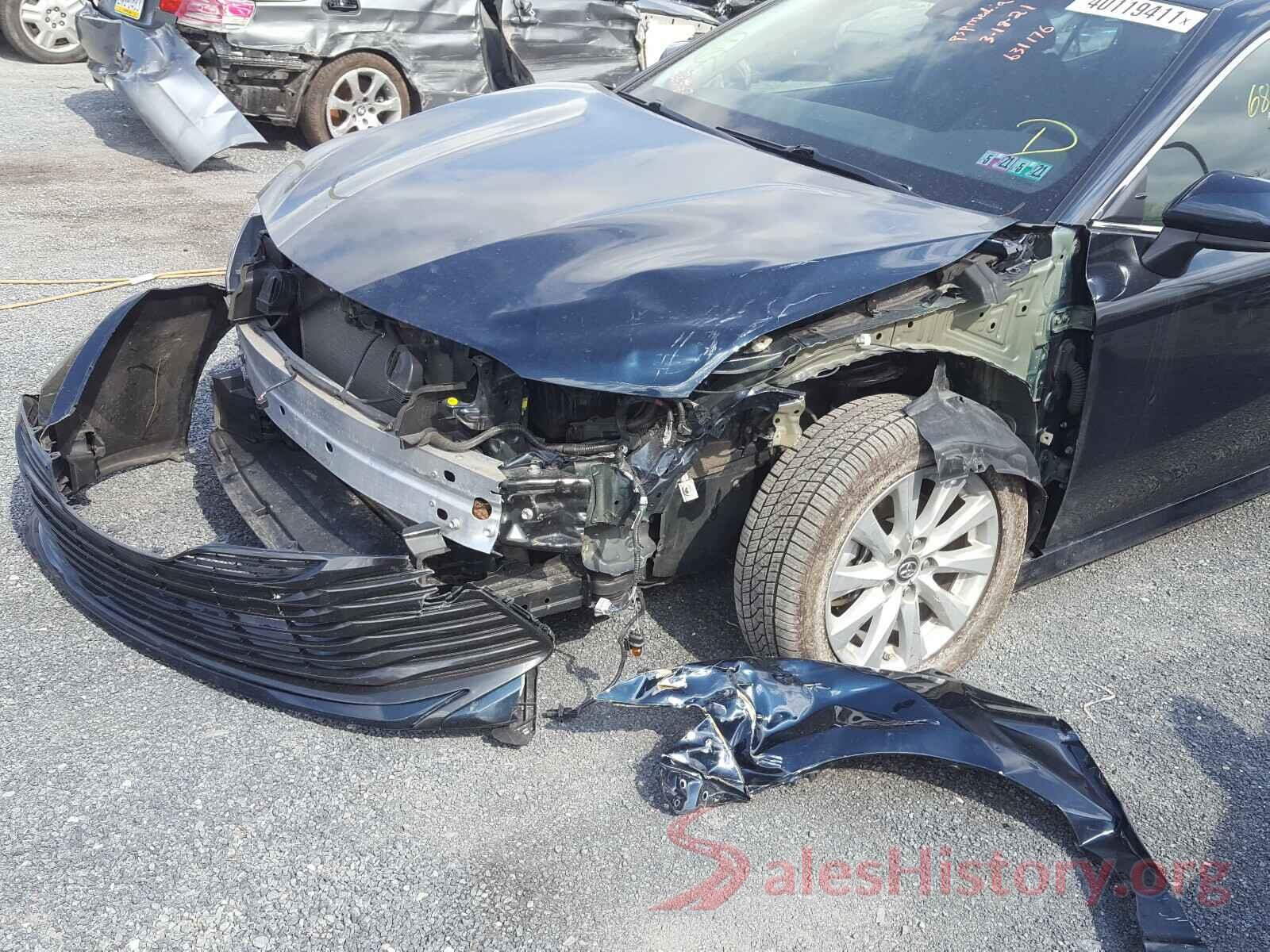 4T1B11HK2JU631176 2018 TOYOTA CAMRY