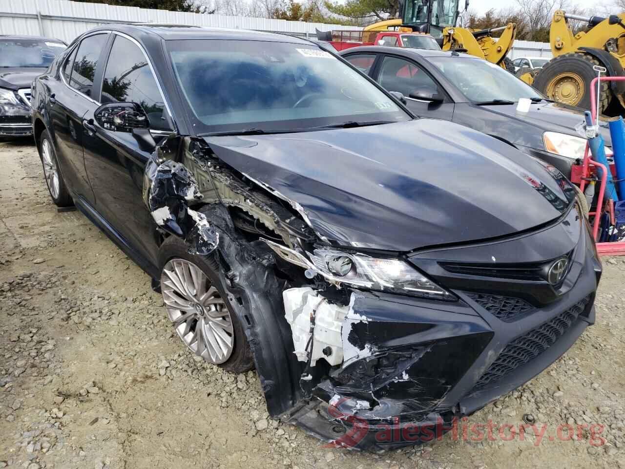 4T1B11HK2JU588264 2018 TOYOTA CAMRY