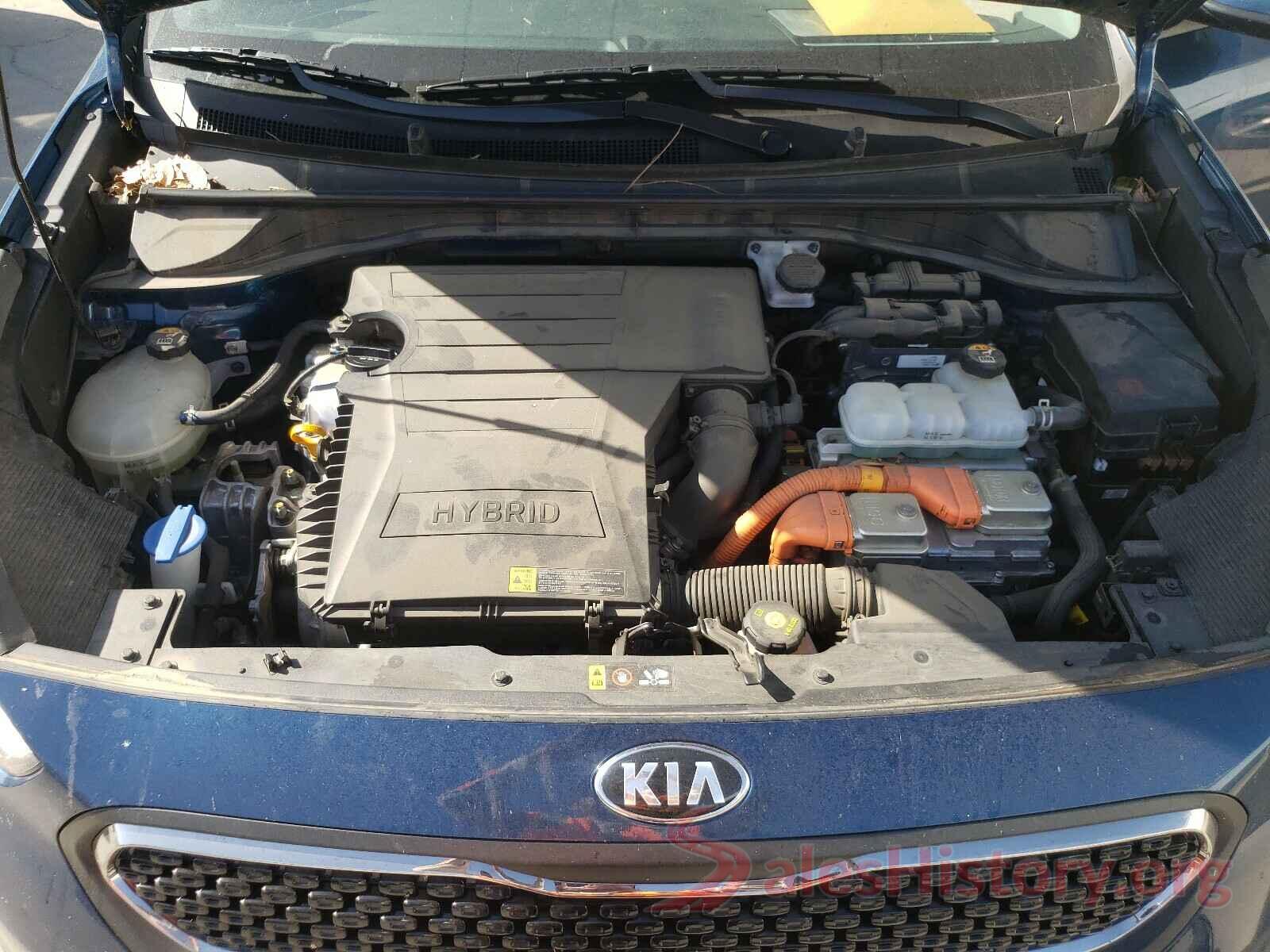 KNDCB3LC7J5207018 2018 KIA NIRO