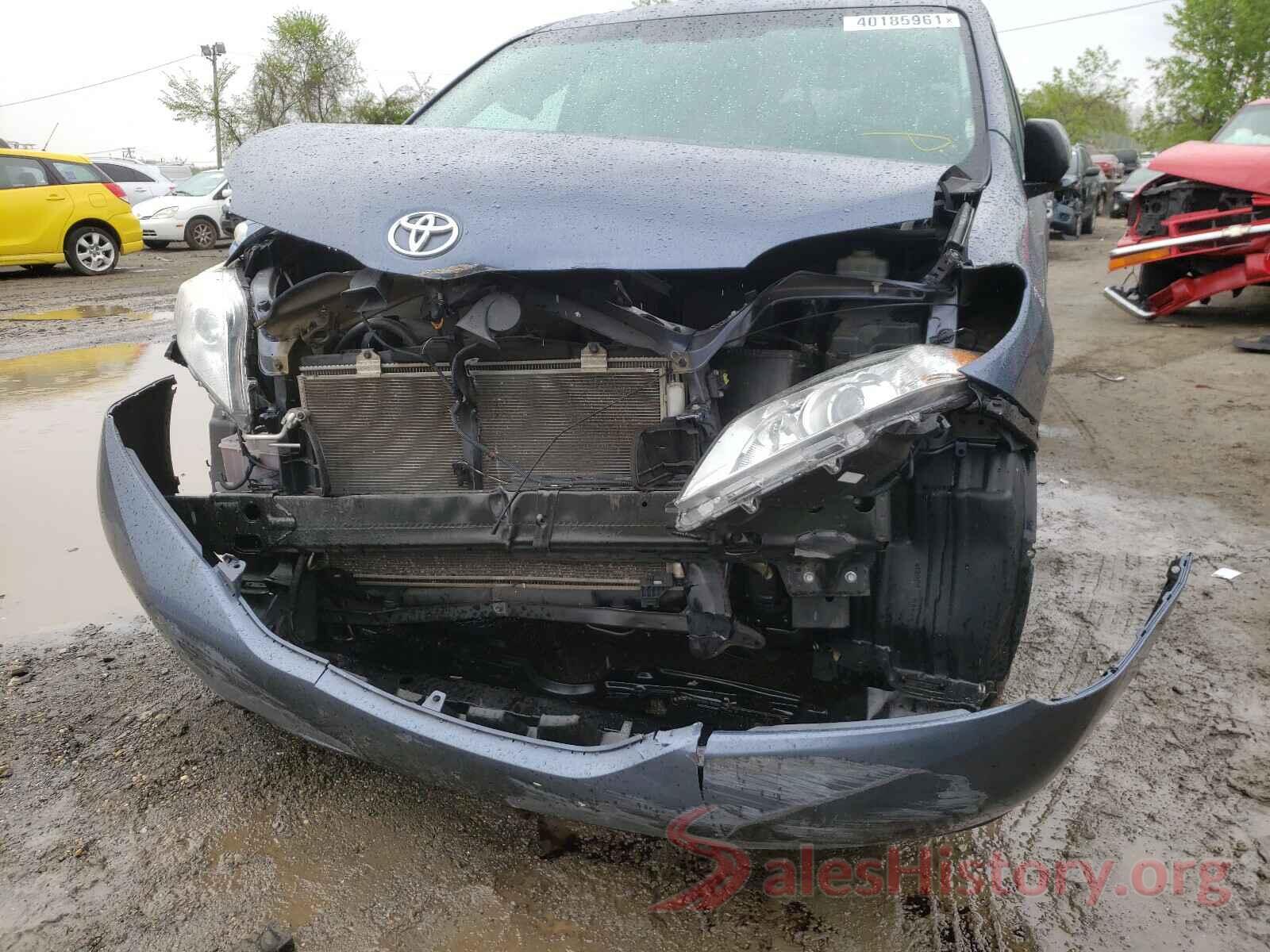 5TDKZ3DC2HS867140 2017 TOYOTA SIENNA