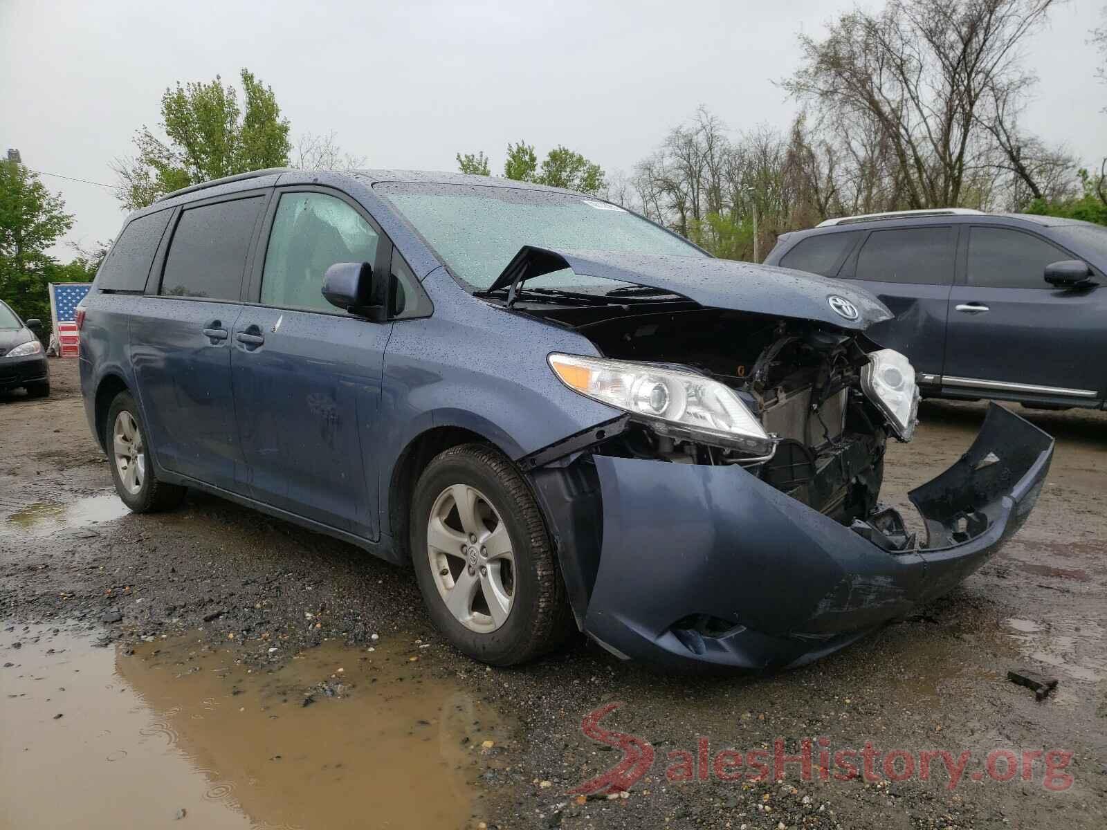 5TDKZ3DC2HS867140 2017 TOYOTA SIENNA