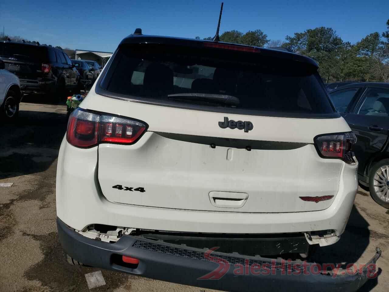 3C4NJDDBXJT417653 2018 JEEP COMPASS