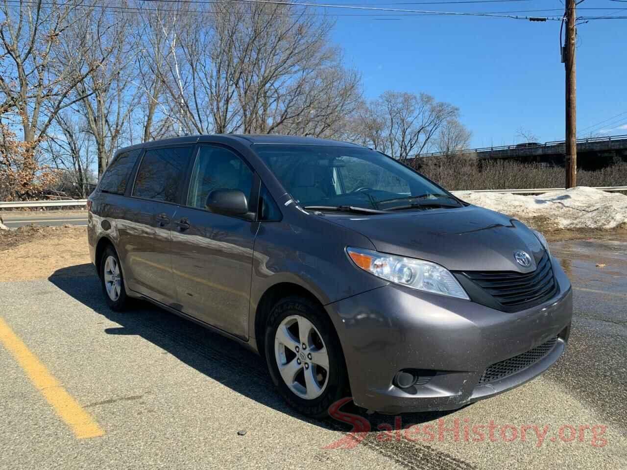 5TDZZ3DC7H5810270 2017 TOYOTA SIENNA