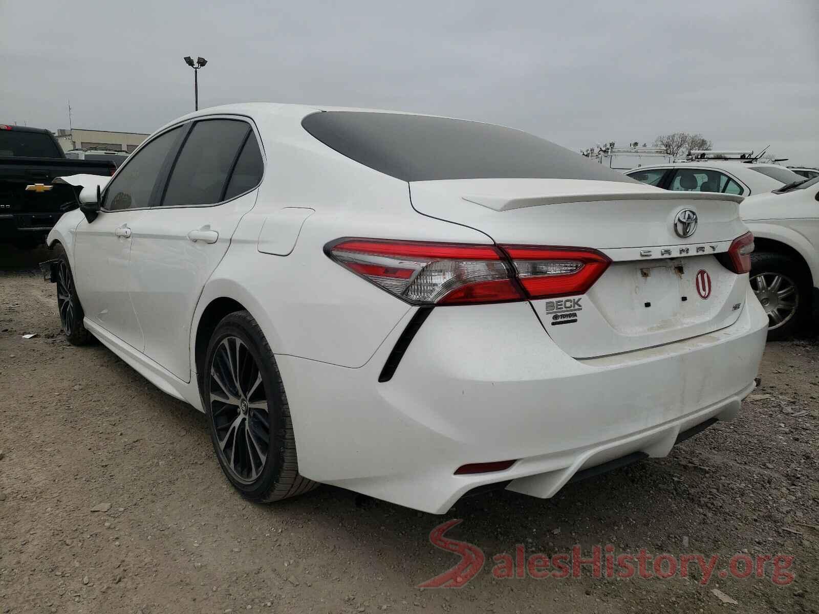 4T1B11HK2JU600574 2018 TOYOTA CAMRY