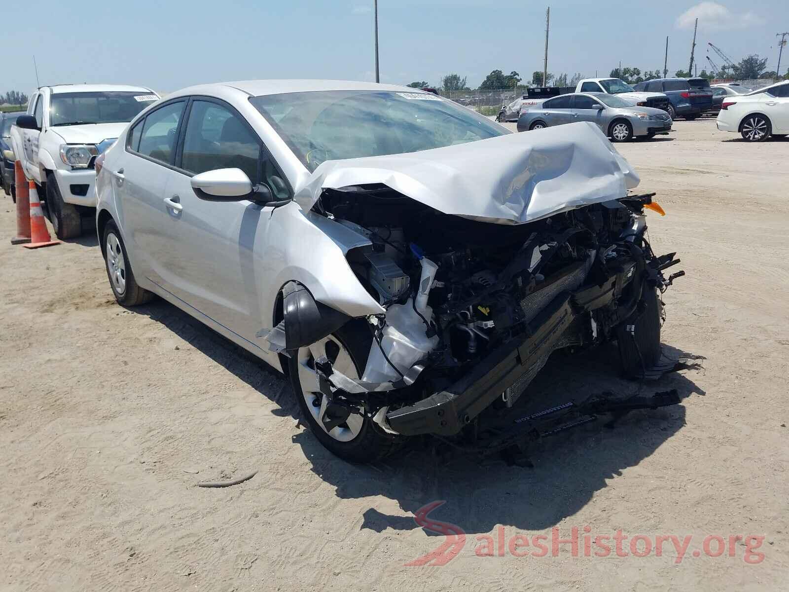 3KPFK4A75HE100718 2017 KIA FORTE