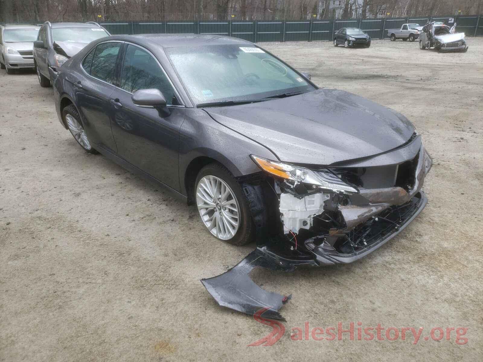 4T1B11HK2JU030673 2018 TOYOTA CAMRY