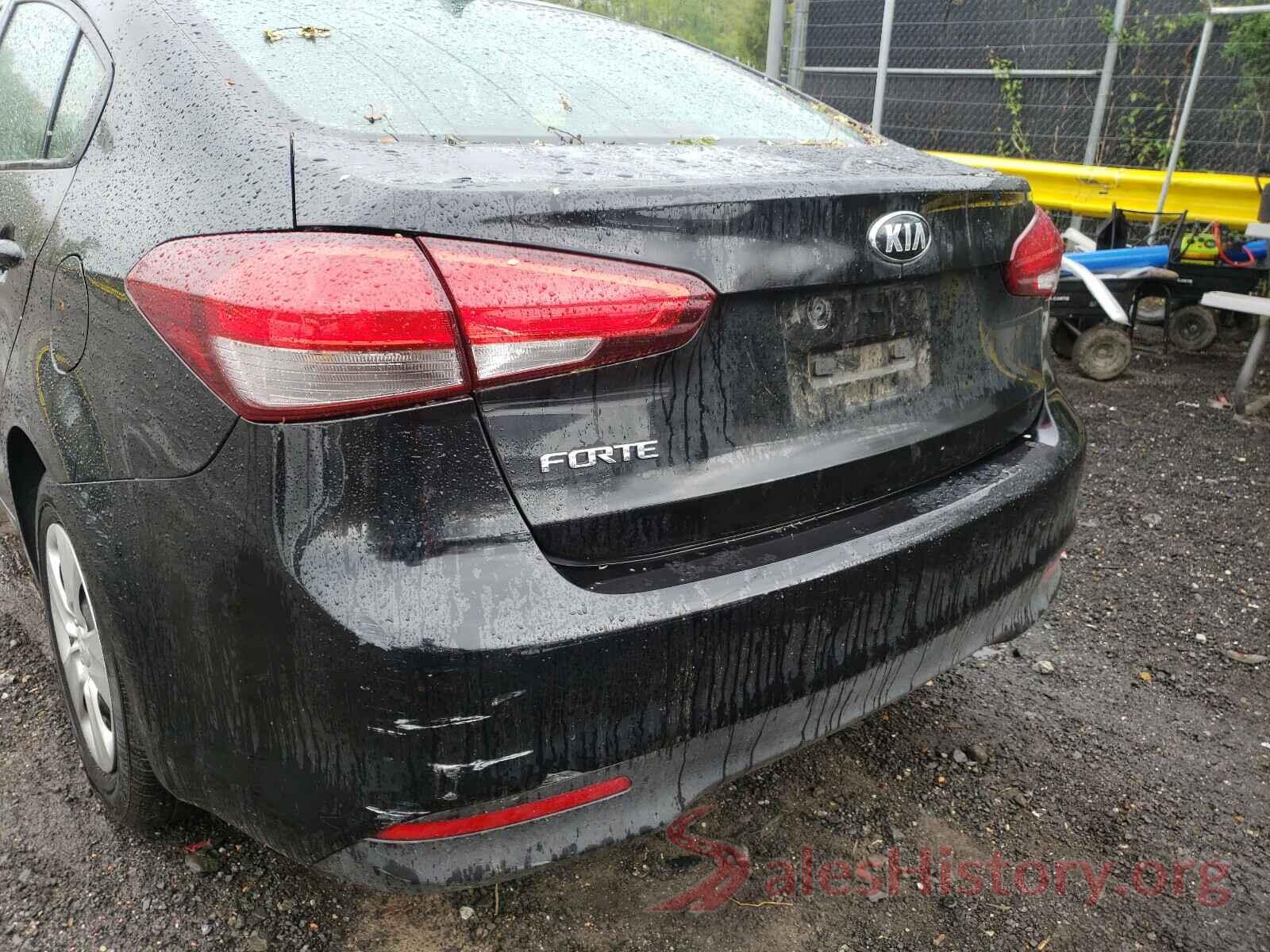 3KPFK4A75JE217902 2018 KIA FORTE