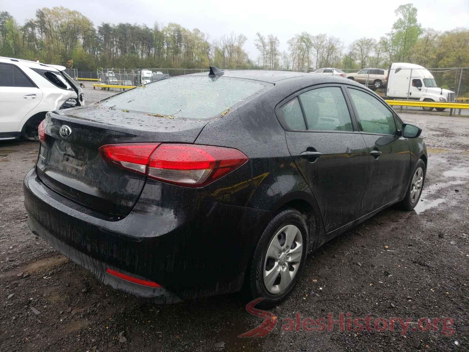 3KPFK4A75JE217902 2018 KIA FORTE