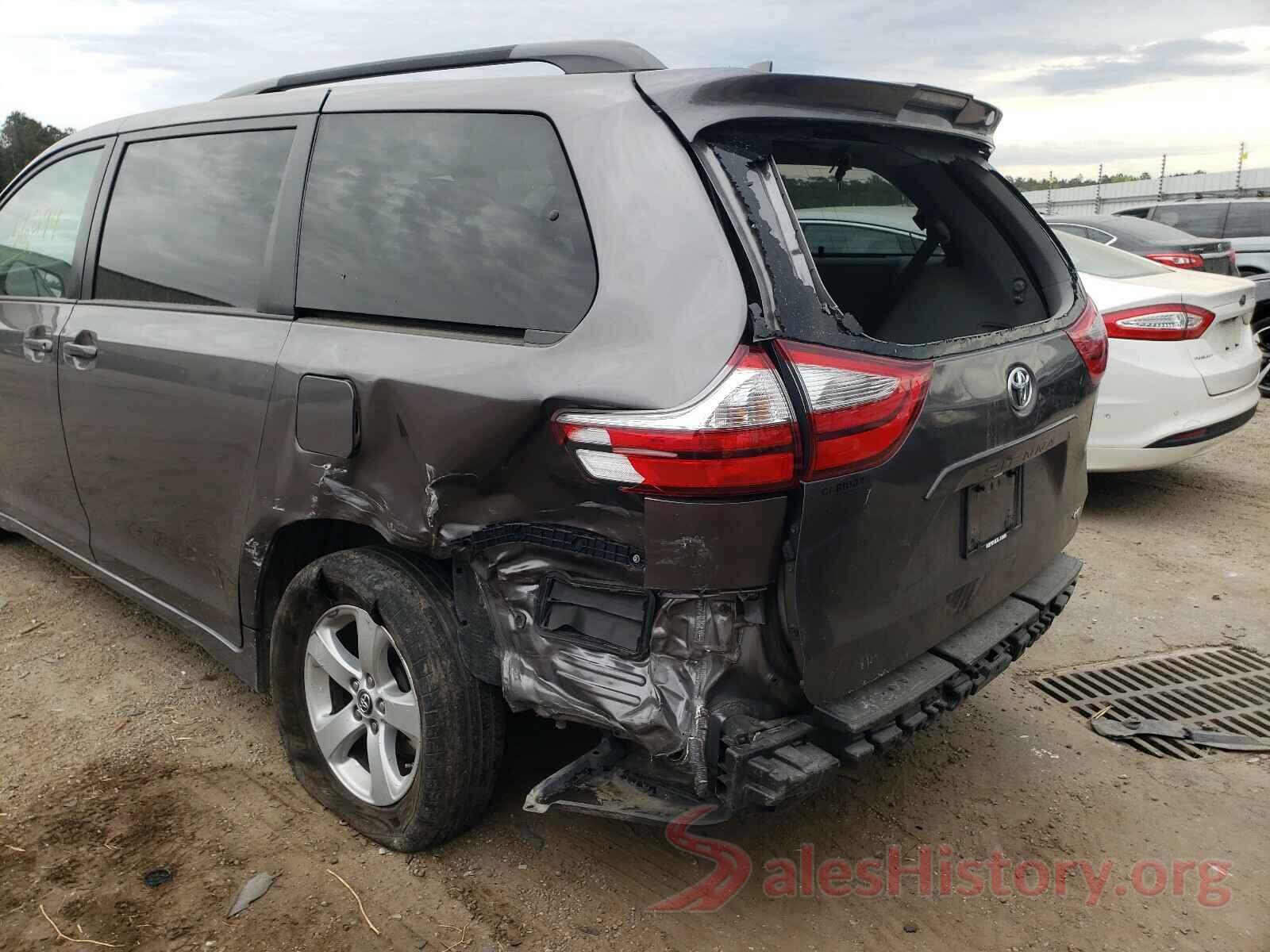 5TDKZ3DC9JS905601 2018 TOYOTA SIENNA