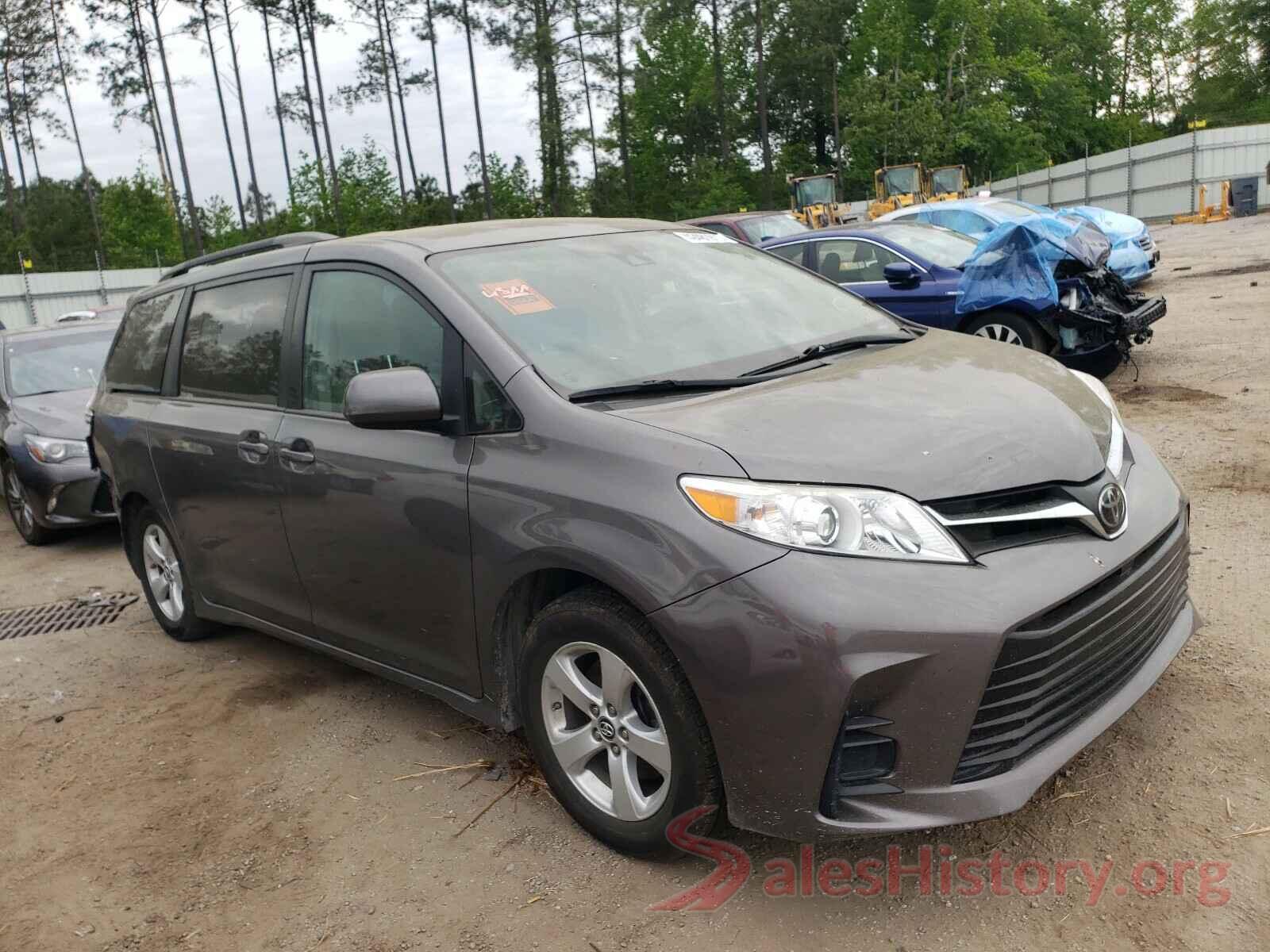 5TDKZ3DC9JS905601 2018 TOYOTA SIENNA