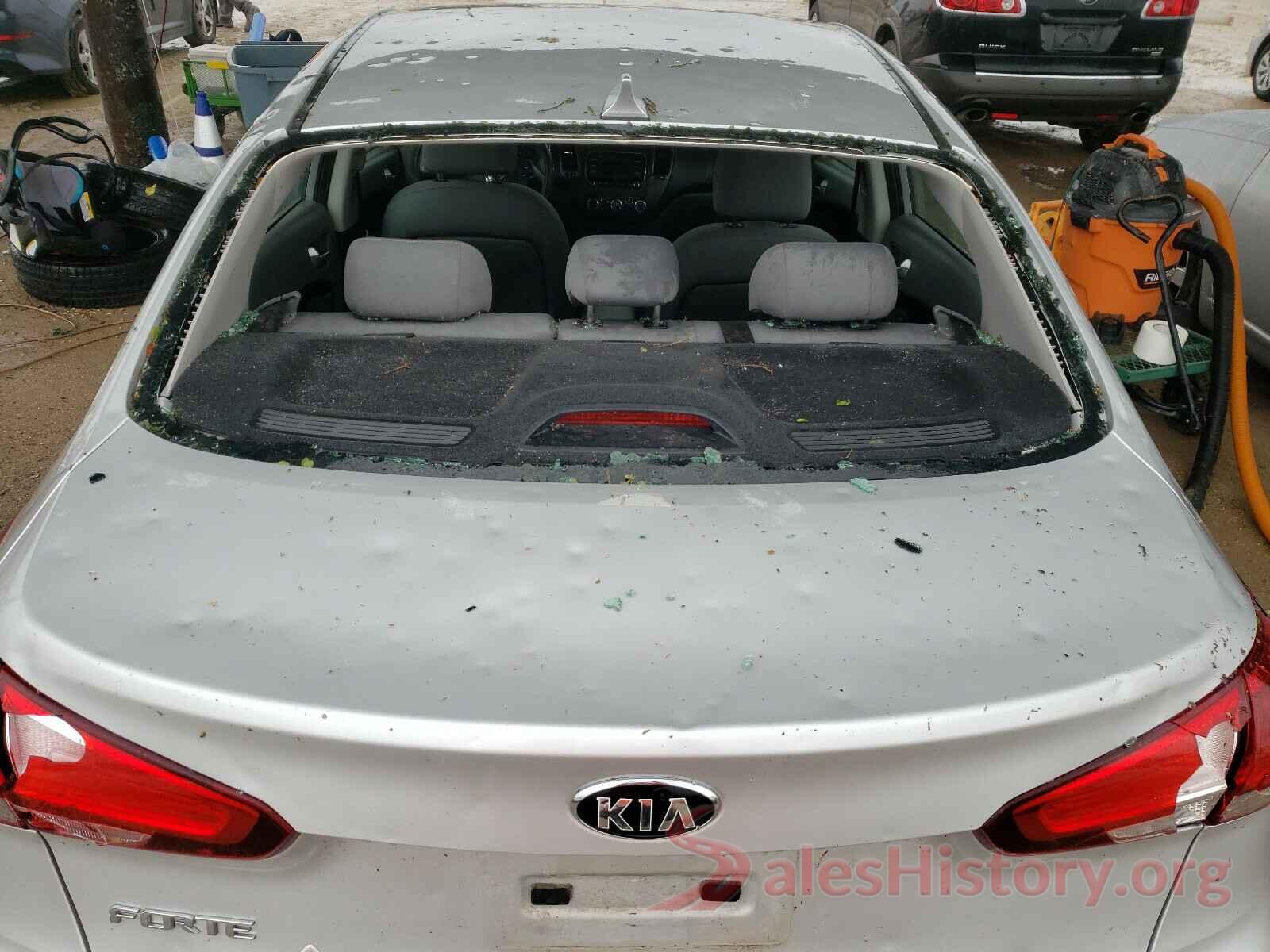 3KPFK4A71JE218805 2018 KIA FORTE