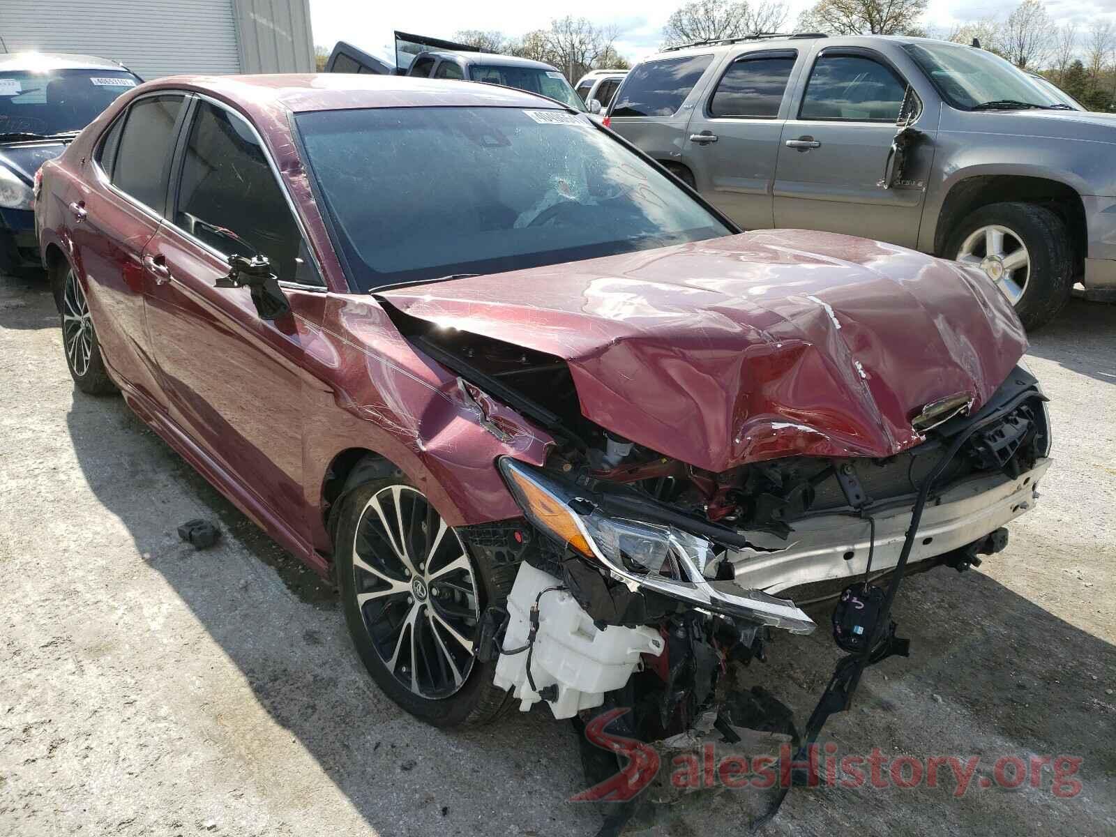 4T1B11HK4JU562278 2018 TOYOTA CAMRY