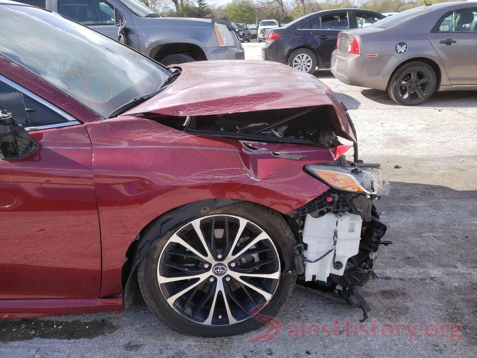 4T1B11HK4JU562278 2018 TOYOTA CAMRY