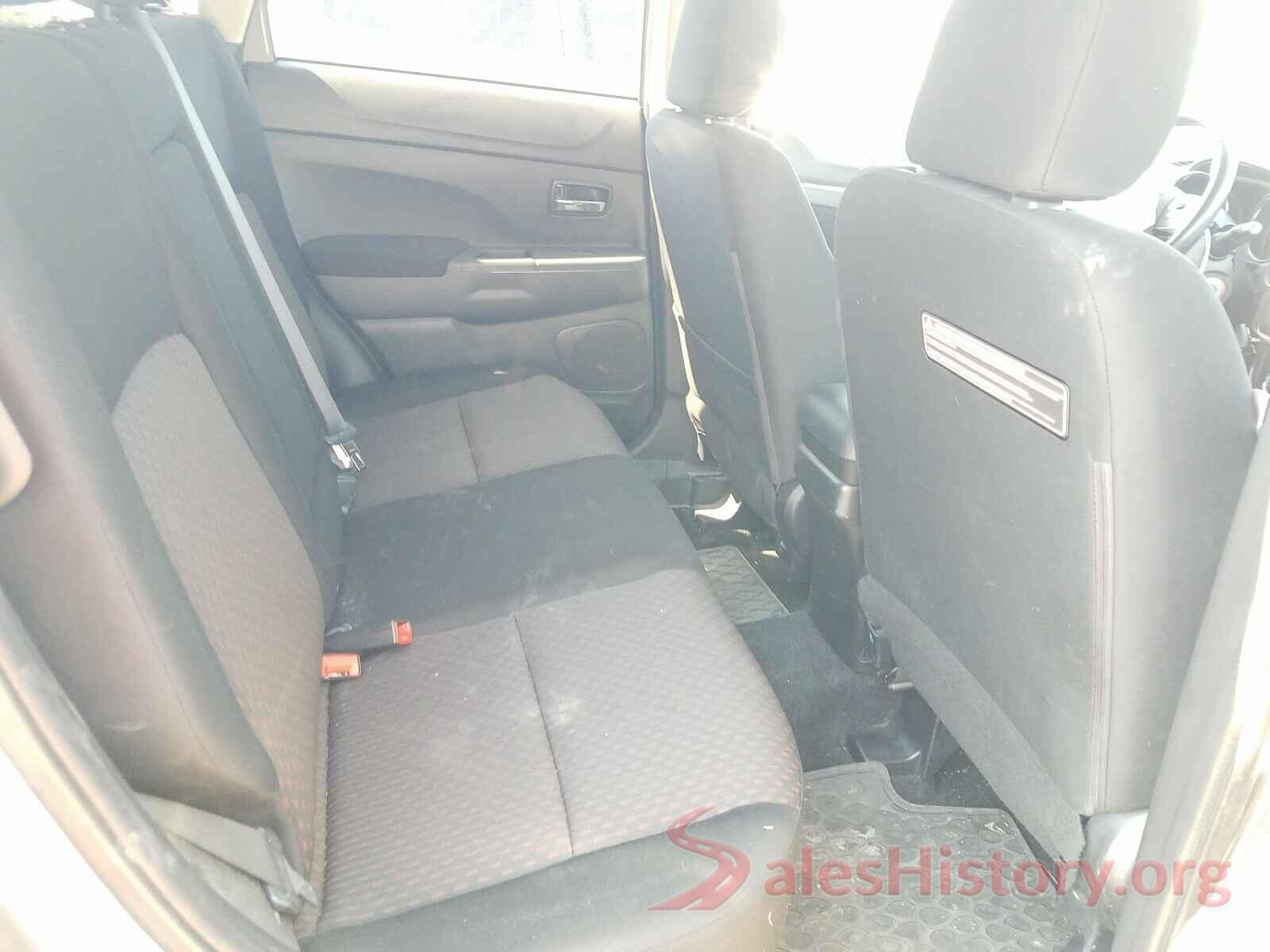 JA4AR3AUXJZ021071 2018 MITSUBISHI OUTLANDER