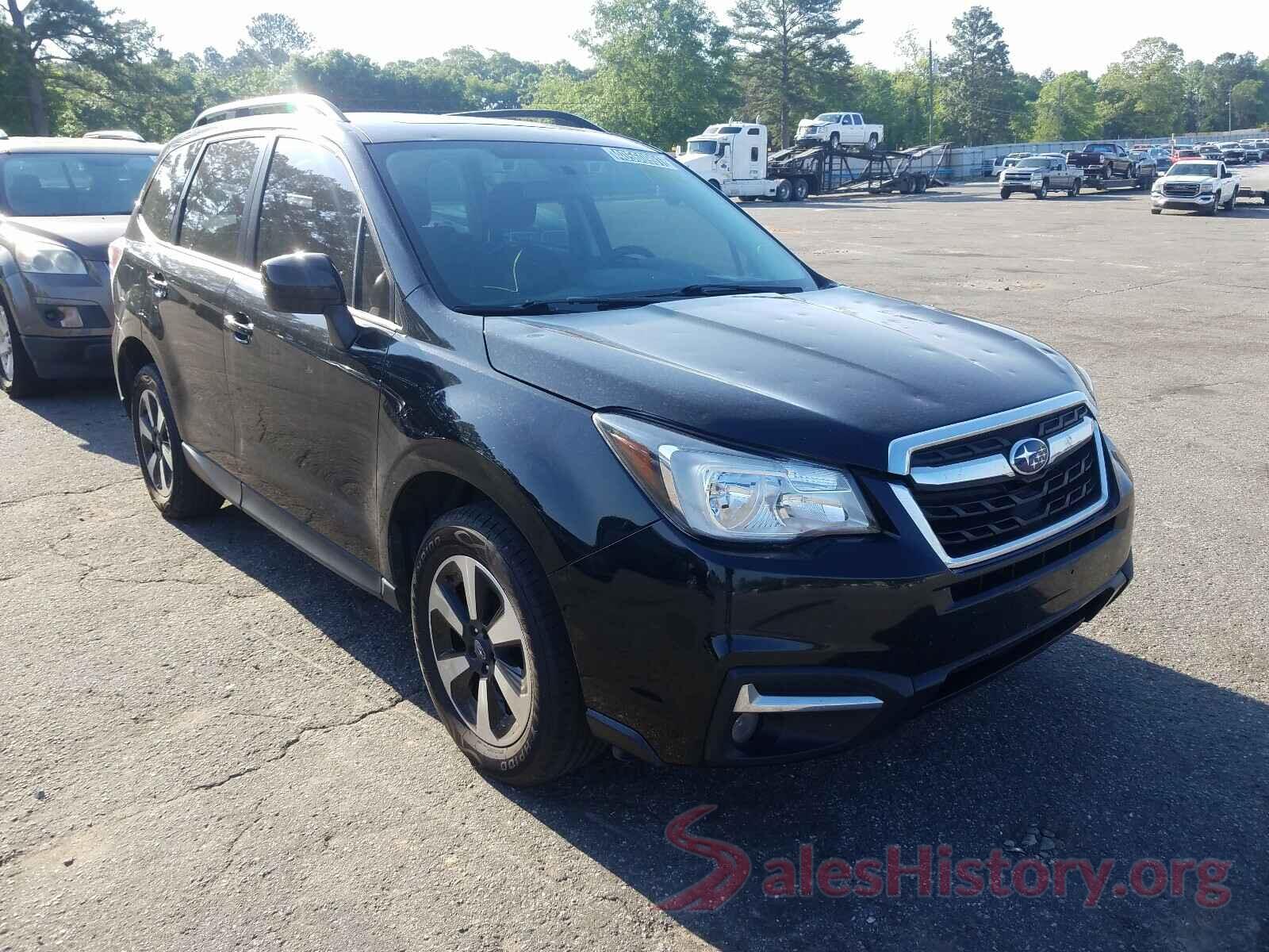 JF2SJAGC3JH470930 2018 SUBARU FORESTER