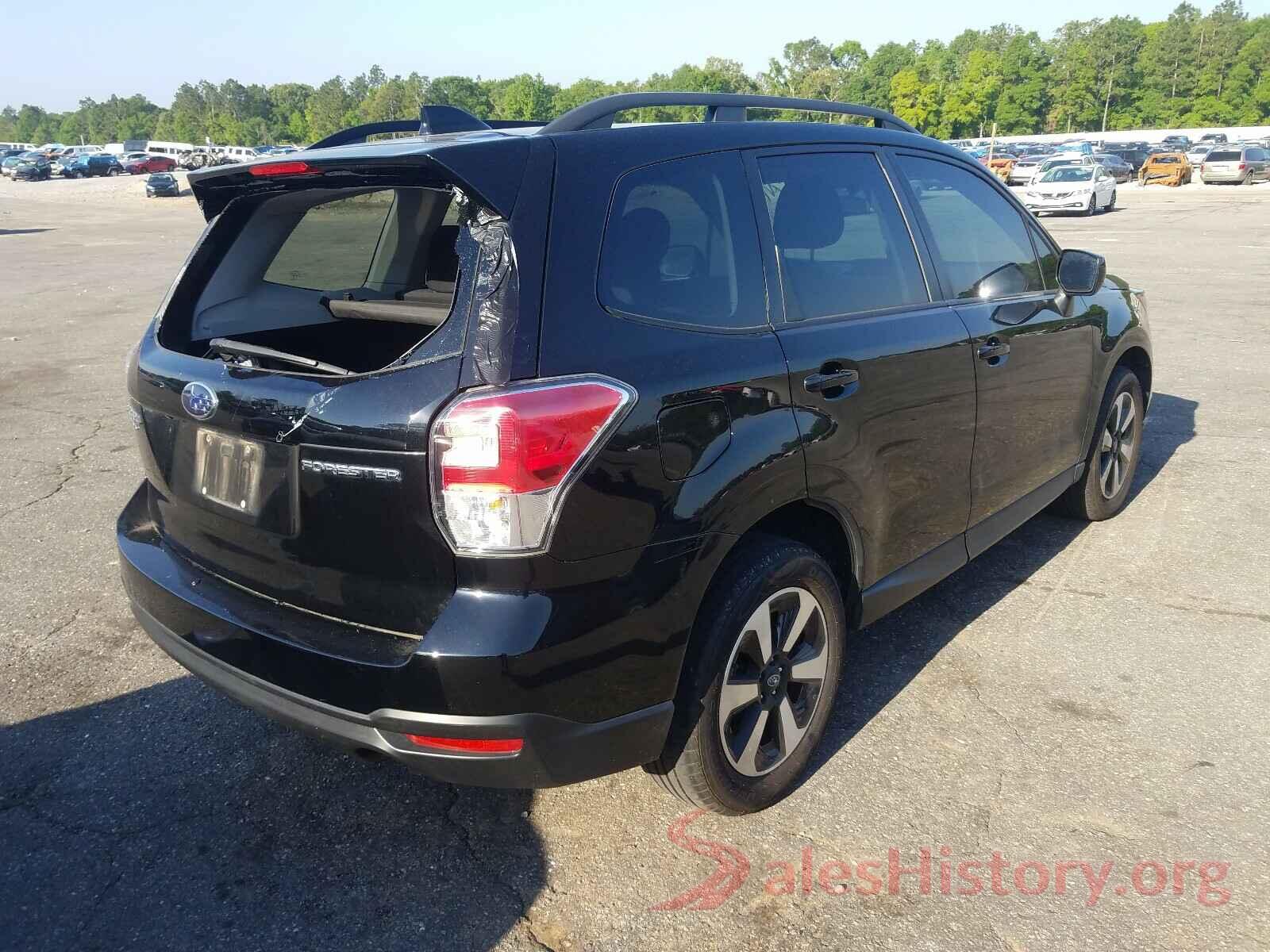 JF2SJAGC3JH470930 2018 SUBARU FORESTER