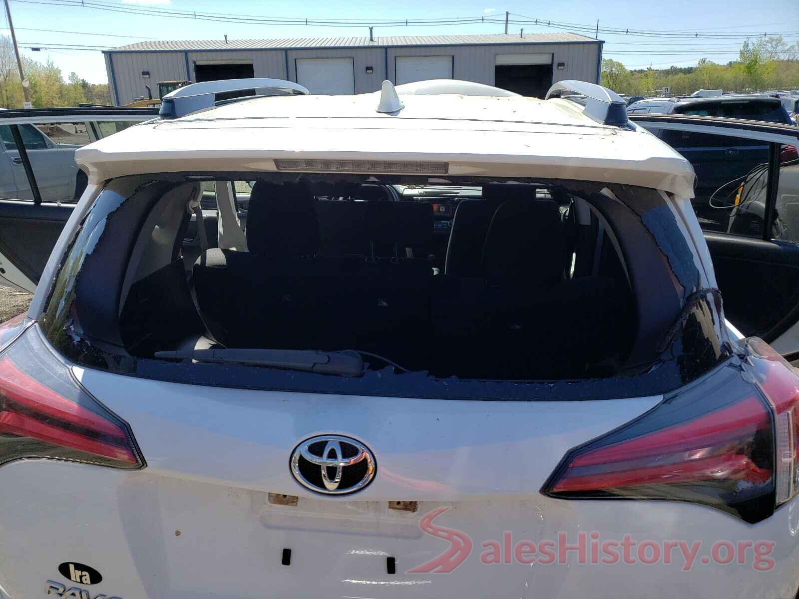 JTMRFREV1HJ165088 2017 TOYOTA RAV4