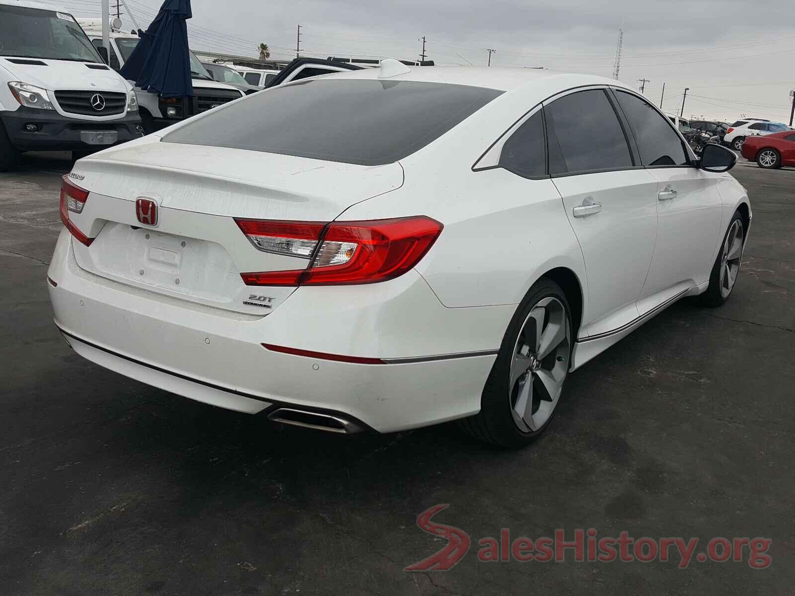 1HGCV2F96JA003904 2018 HONDA ACCORD