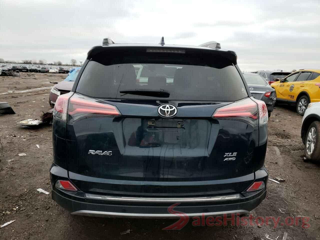 2T3RFREV2JW749037 2018 TOYOTA RAV4