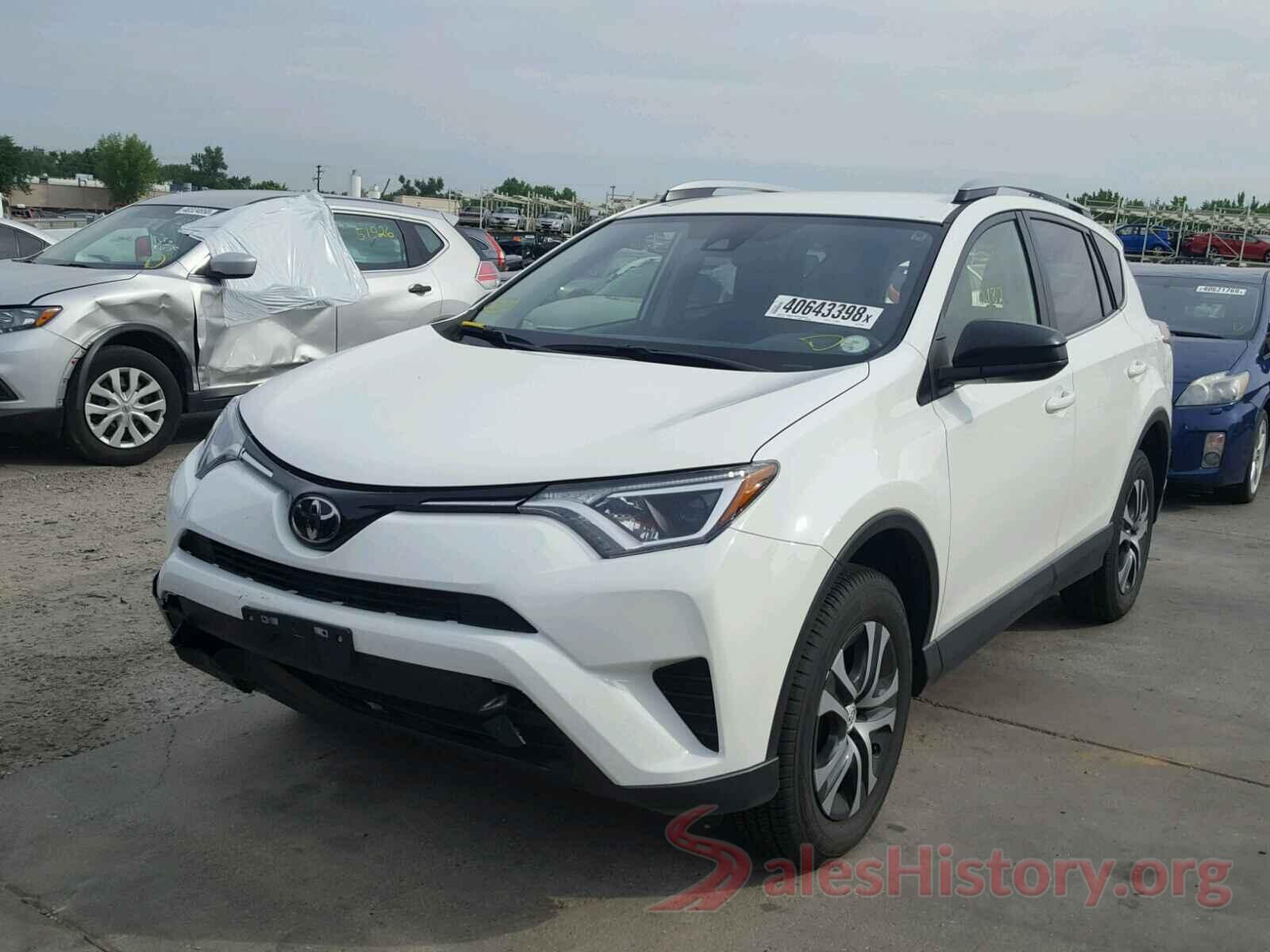 JTMBFREV8HJ158043 2017 TOYOTA RAV4 LE