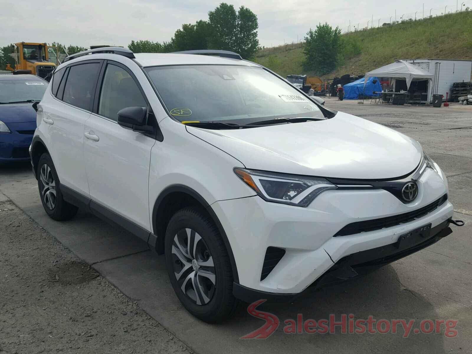 JTMBFREV8HJ158043 2017 TOYOTA RAV4 LE