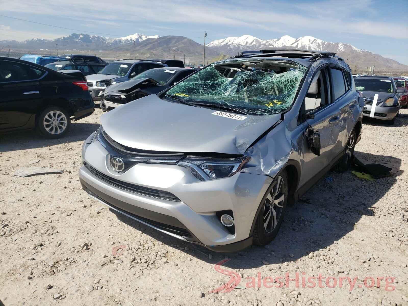 2T3RFREVXHW695318 2017 TOYOTA RAV4