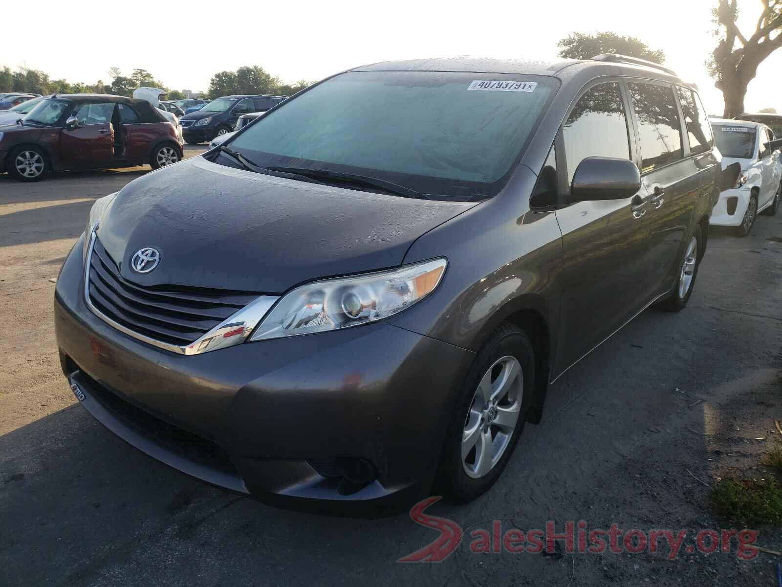 5TDKZ3DC9HS792694 2017 TOYOTA SIENNA