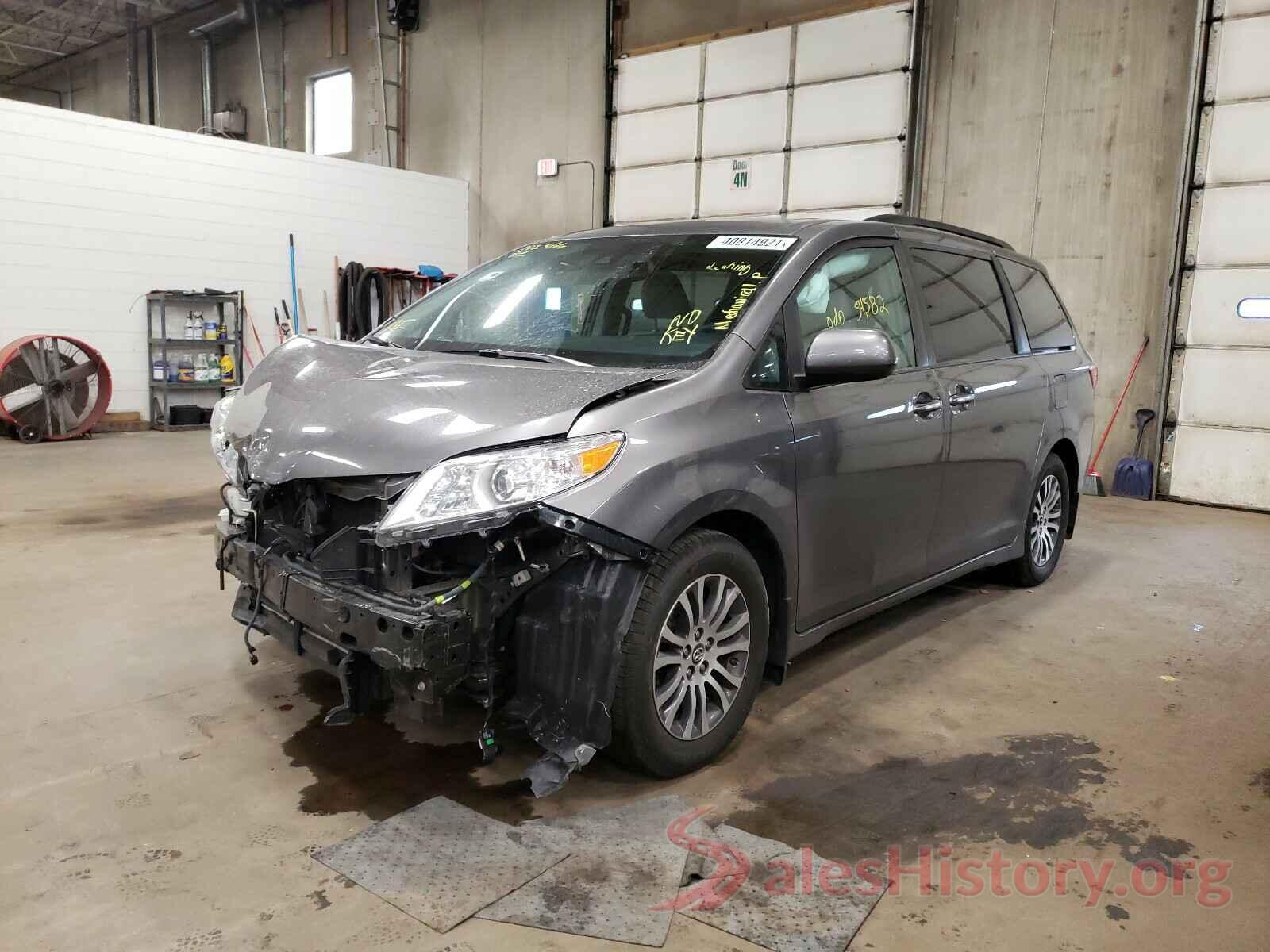 5TDYZ3DC2JS949143 2018 TOYOTA SIENNA