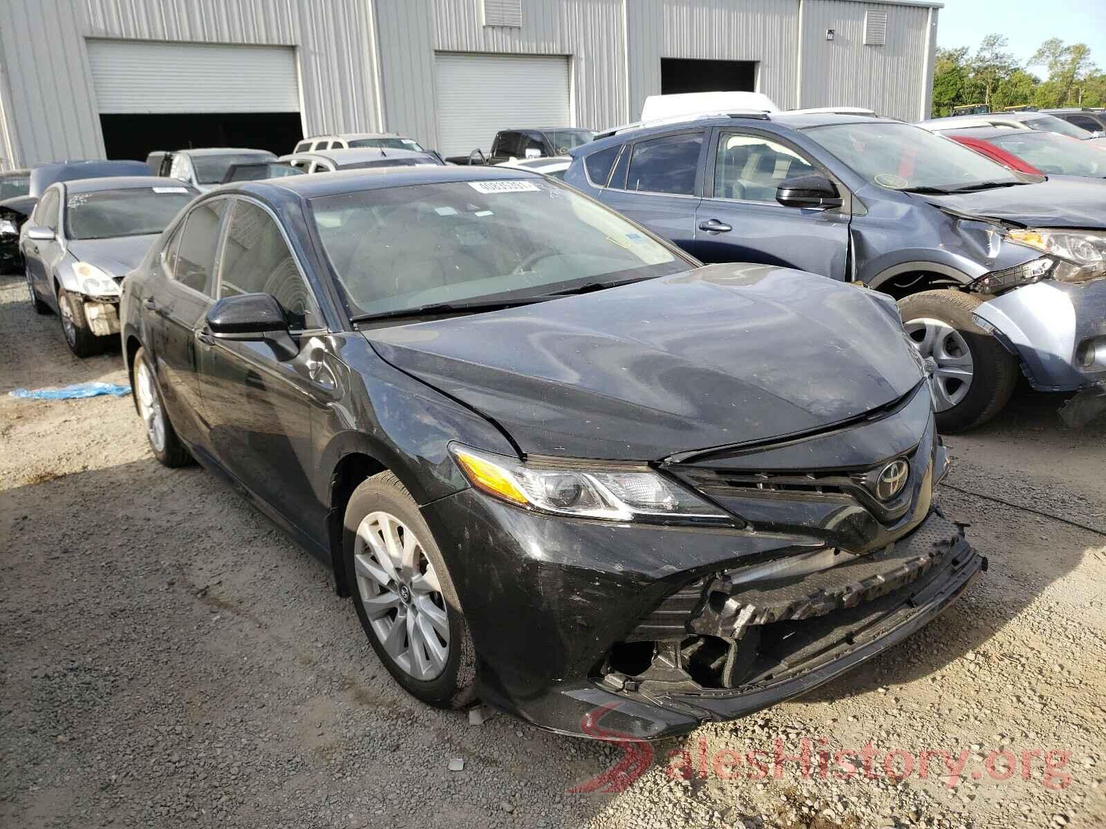 4T1B11HK0JU637266 2018 TOYOTA CAMRY