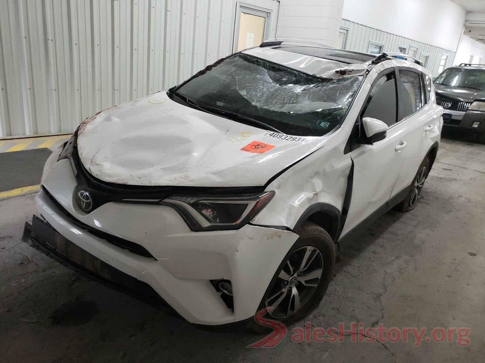 2T3RFREV8JW815770 2018 TOYOTA RAV4