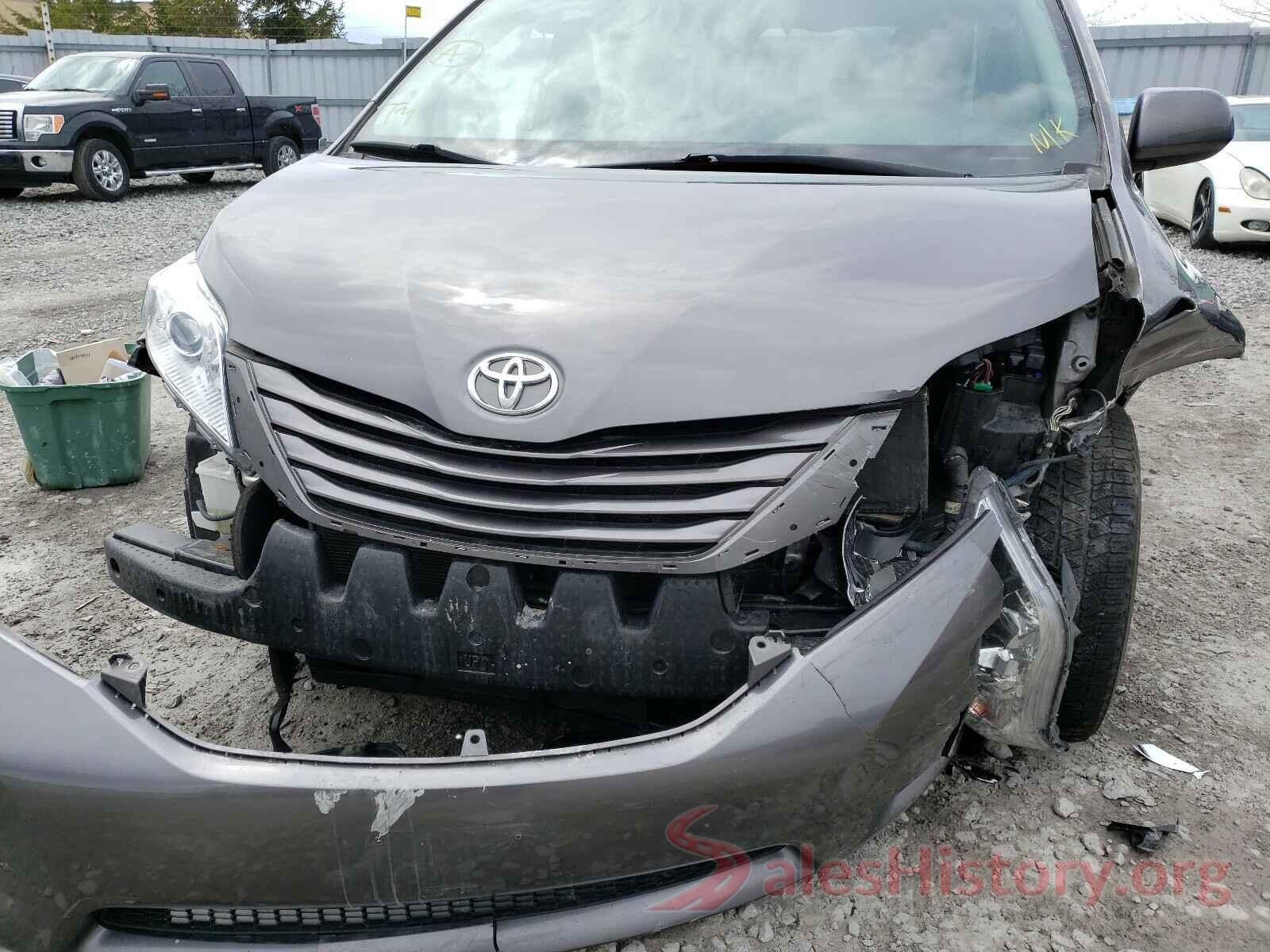 5TDKZ3DC3HS879524 2017 TOYOTA SIENNA