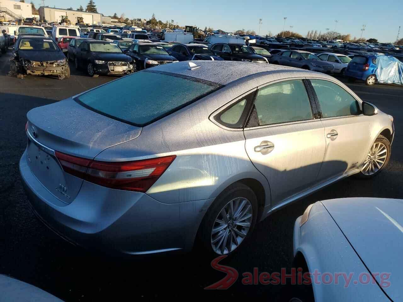 4T1BD1EB9JU062404 2018 TOYOTA AVALON