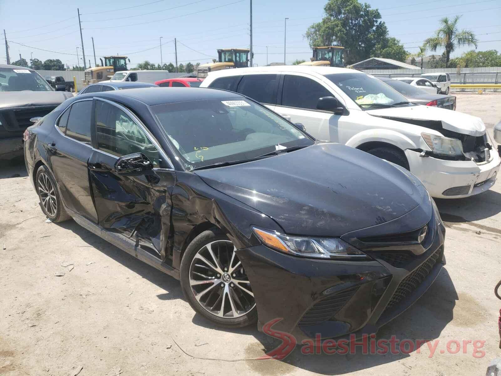 4T1B11HK8JU124587 2018 TOYOTA CAMRY