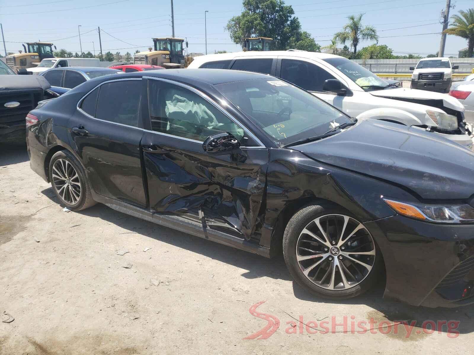 4T1B11HK8JU124587 2018 TOYOTA CAMRY