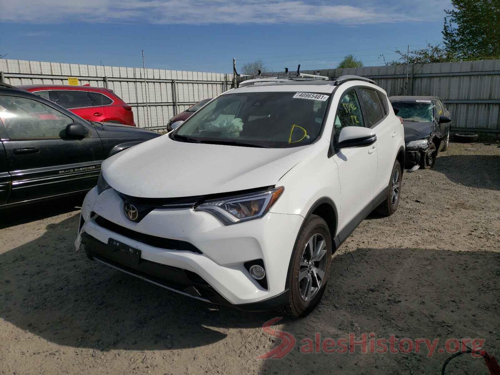 2T3RFREV7JW740365 2018 TOYOTA RAV4