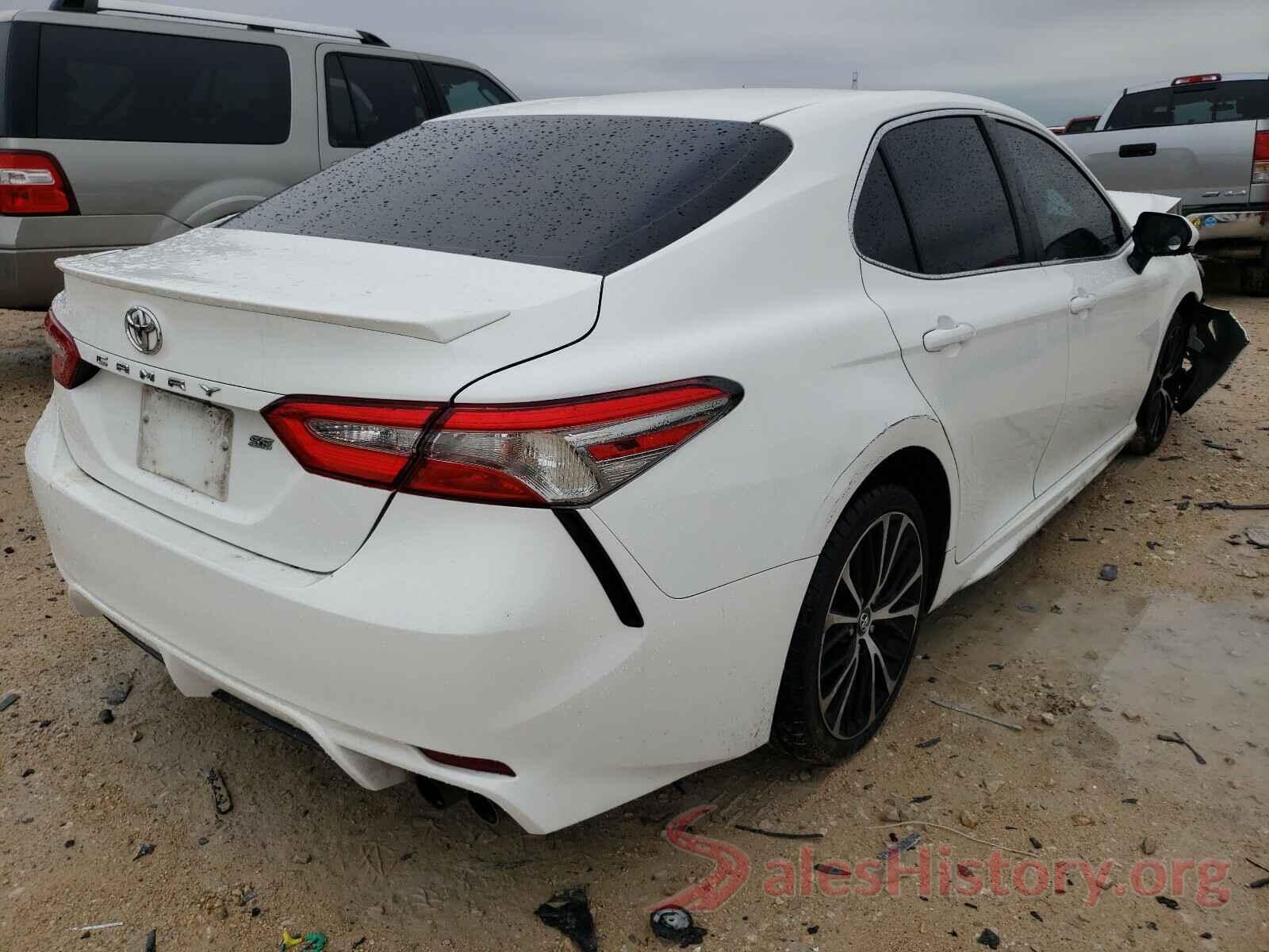 4T1B11HK3JU523276 2018 TOYOTA CAMRY