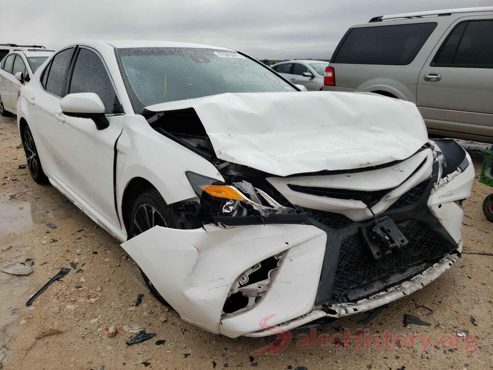 4T1B11HK3JU523276 2018 TOYOTA CAMRY