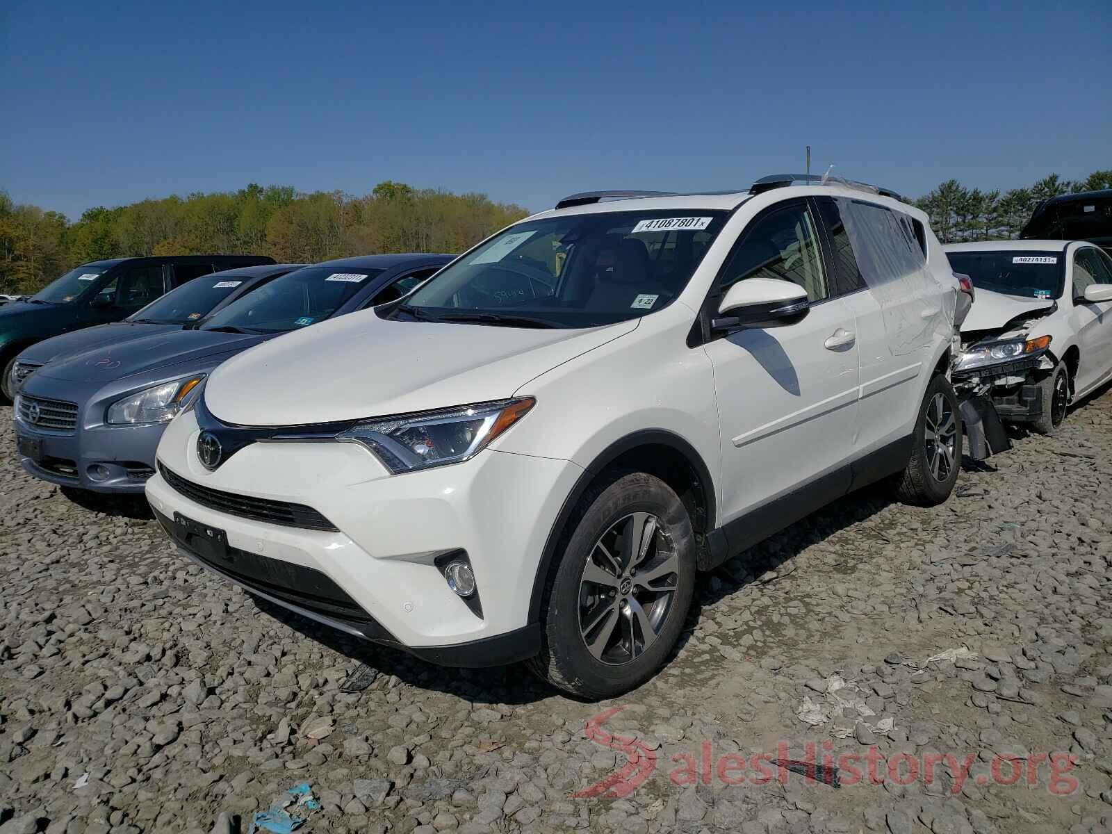 JTMRFREV2HJ118992 2017 TOYOTA RAV4