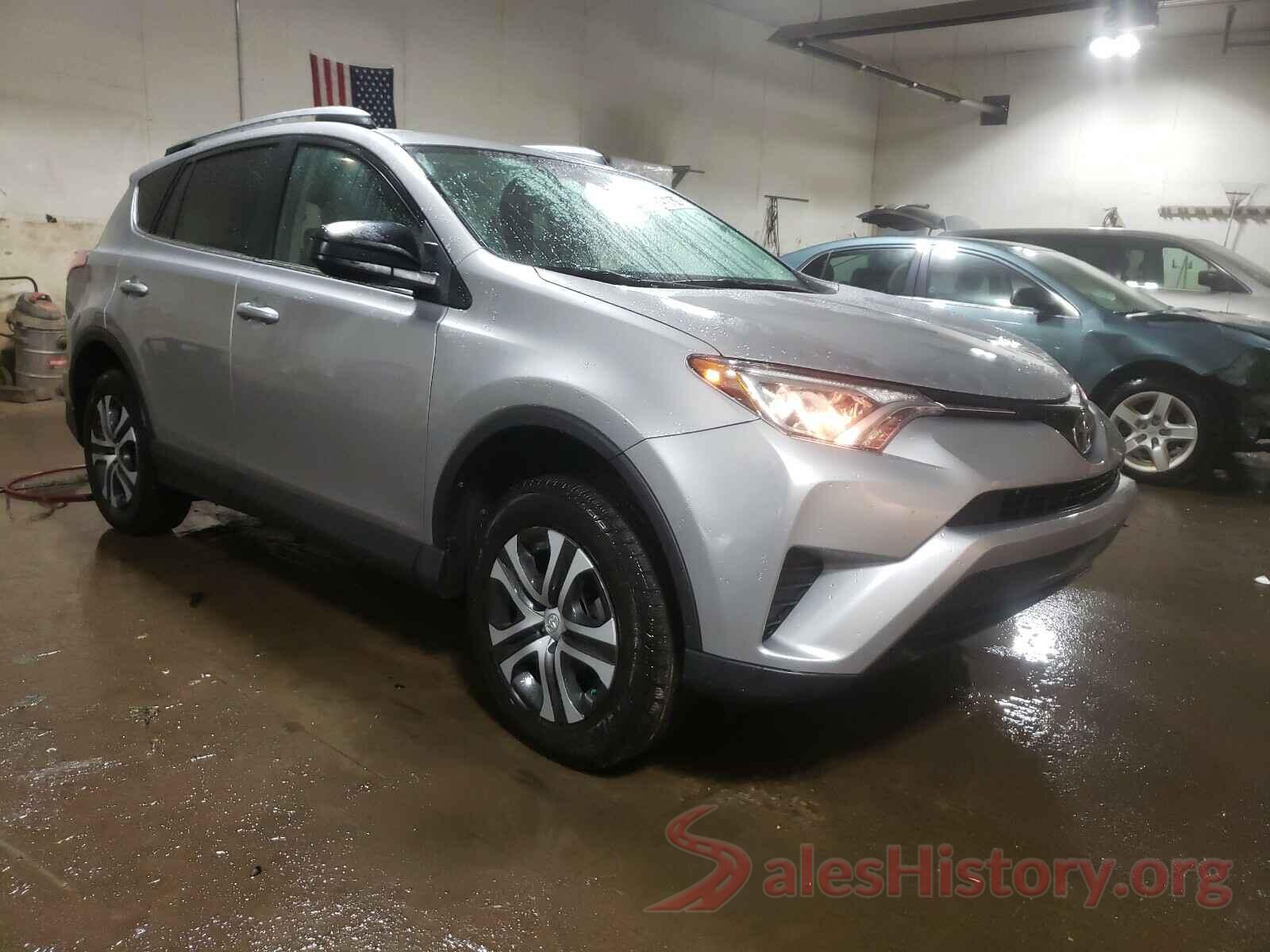 2T3BFREV7JW724619 2018 TOYOTA RAV4