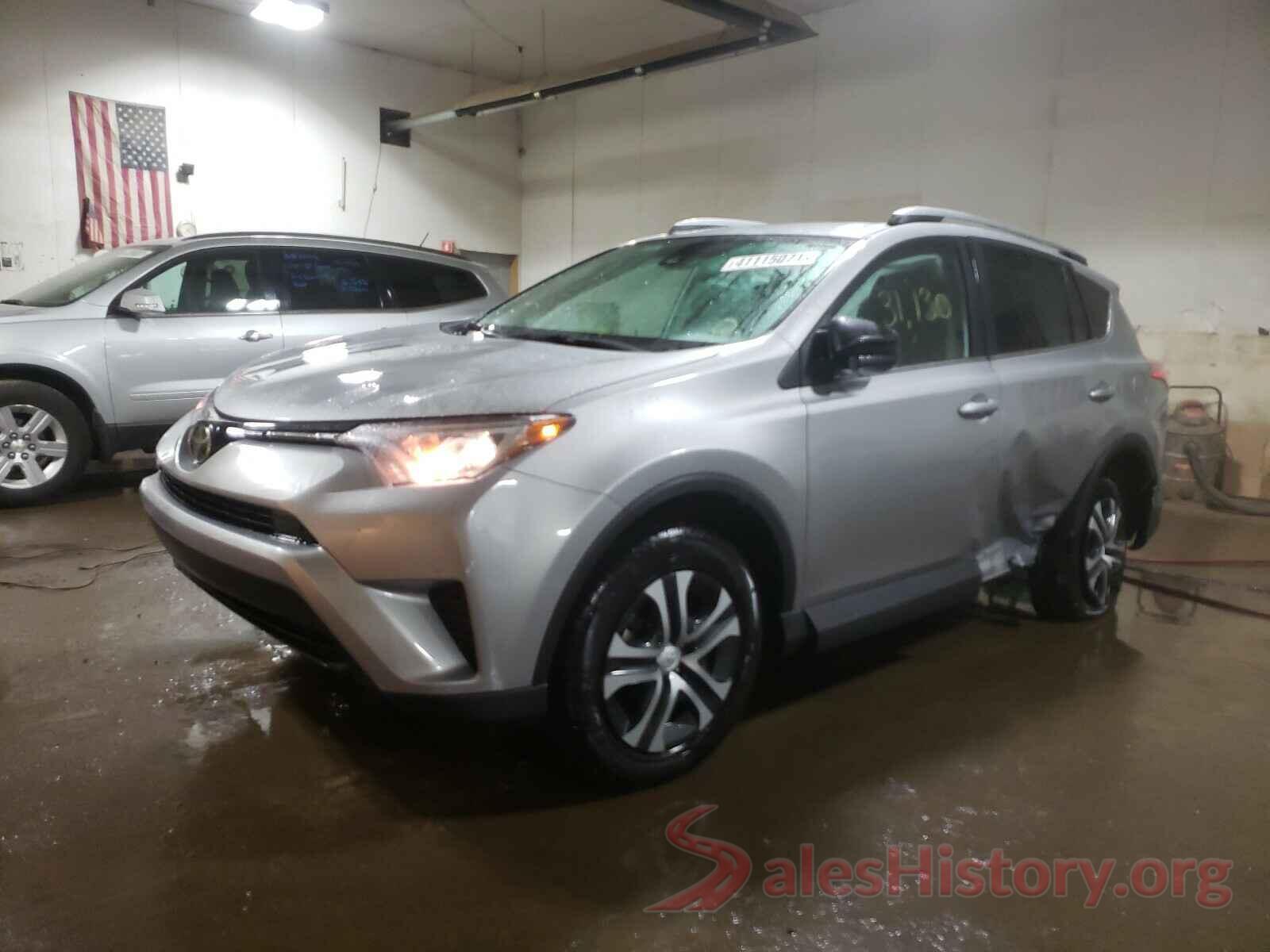 2T3BFREV7JW724619 2018 TOYOTA RAV4