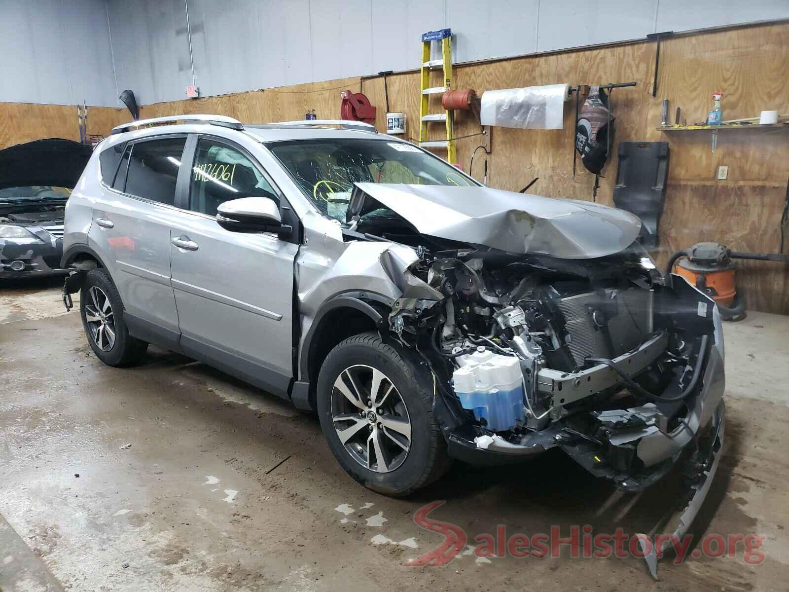 2T3RFREV7JW698120 2018 TOYOTA RAV4