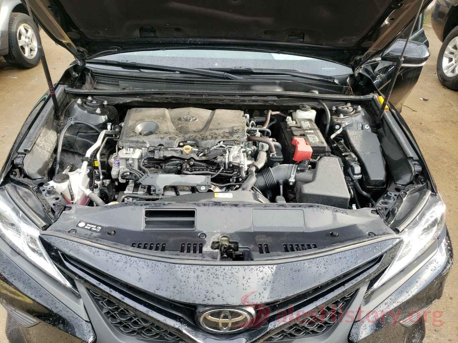 4T1B11HK2JU585218 2018 TOYOTA CAMRY