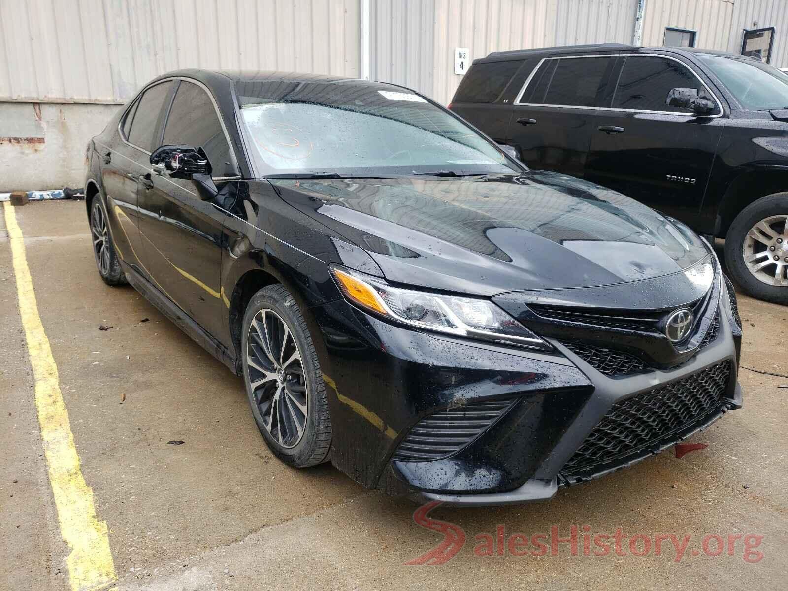 4T1B11HK2JU585218 2018 TOYOTA CAMRY