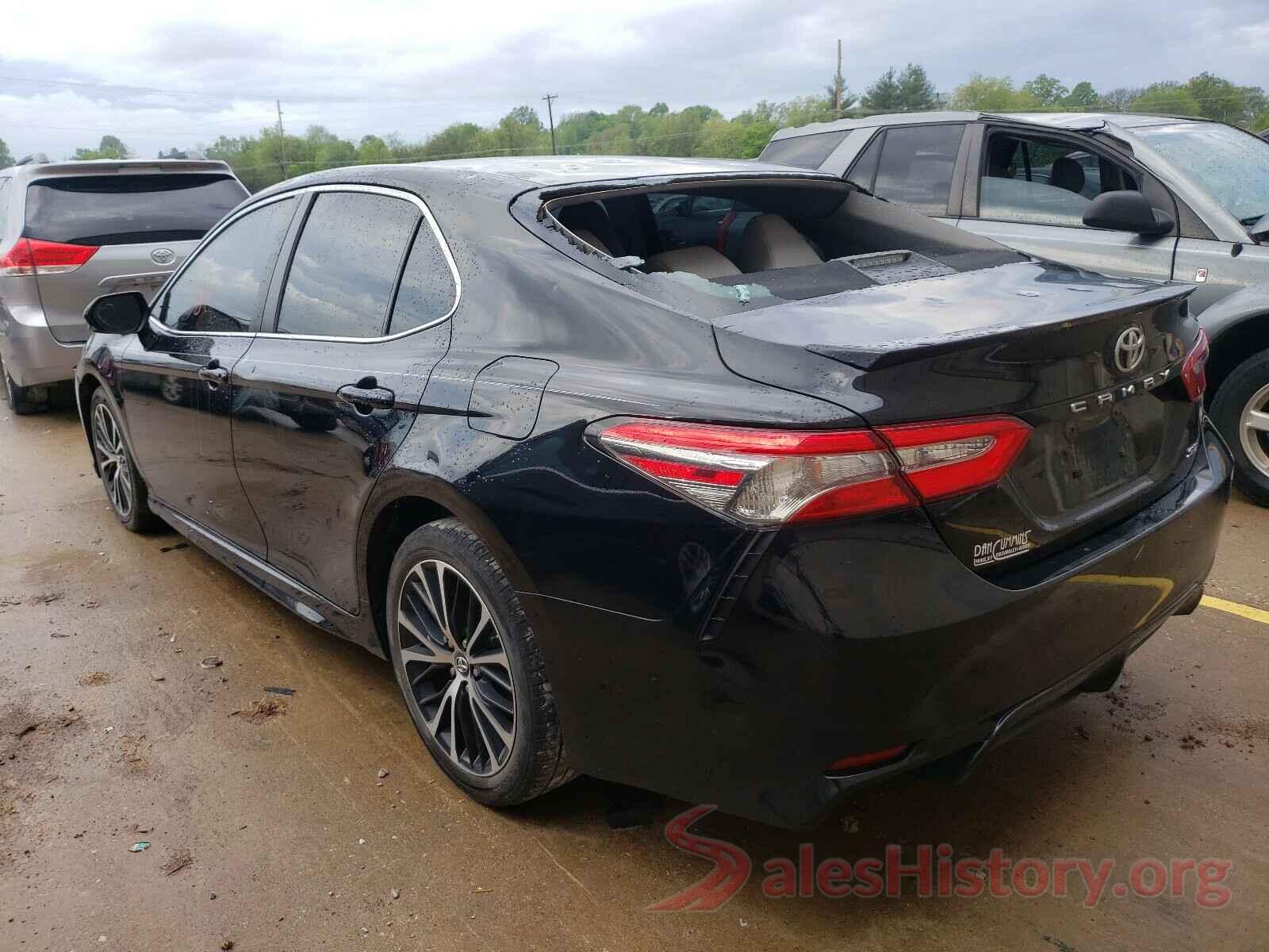 4T1B11HK2JU585218 2018 TOYOTA CAMRY