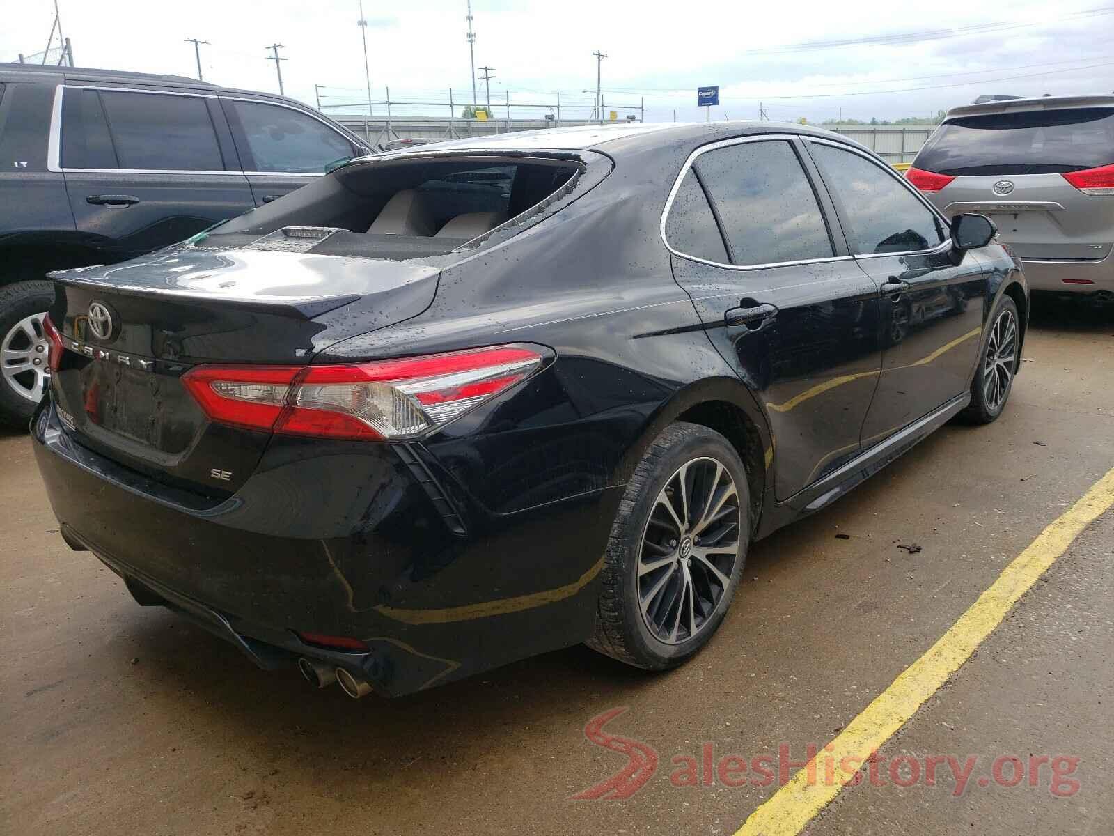 4T1B11HK2JU585218 2018 TOYOTA CAMRY