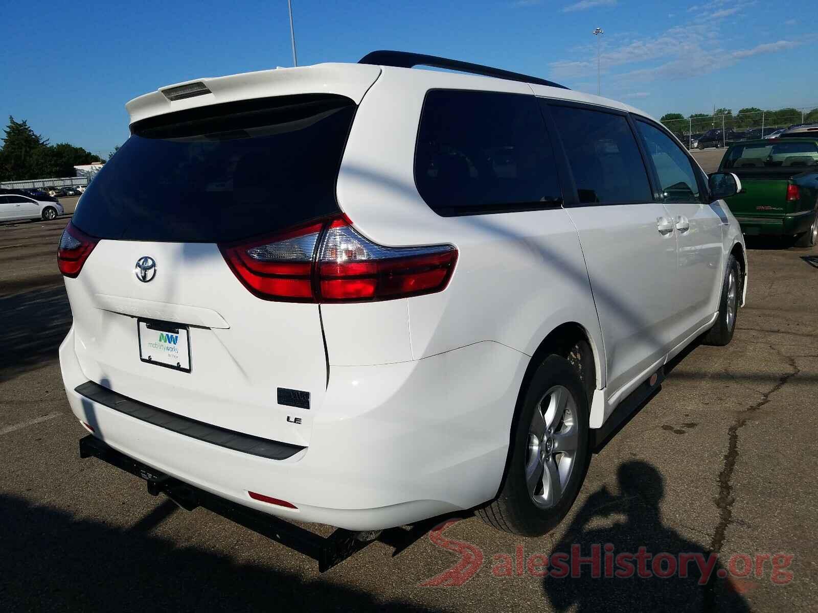 5TDKZ3DC9JS920390 2018 TOYOTA SIENNA